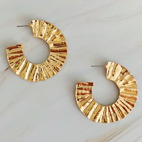Sculpted Crinkle Statement Hoop Earrings – Artistic Gold Hoop Design Lysandra Luxe