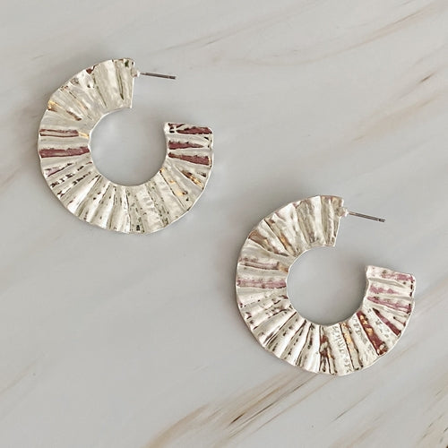Sculpted Crinkle Statement Hoop Earrings – Artistic Gold Hoop Design Lysandra Luxe