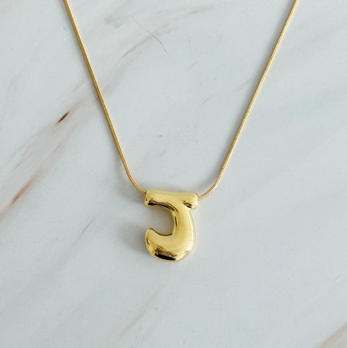 Balloon Letter Initial Necklace – 18K Gold‑Plated Brass Initial Pendant on 16″ Chain with 2″ Extender Lysandra Luxe