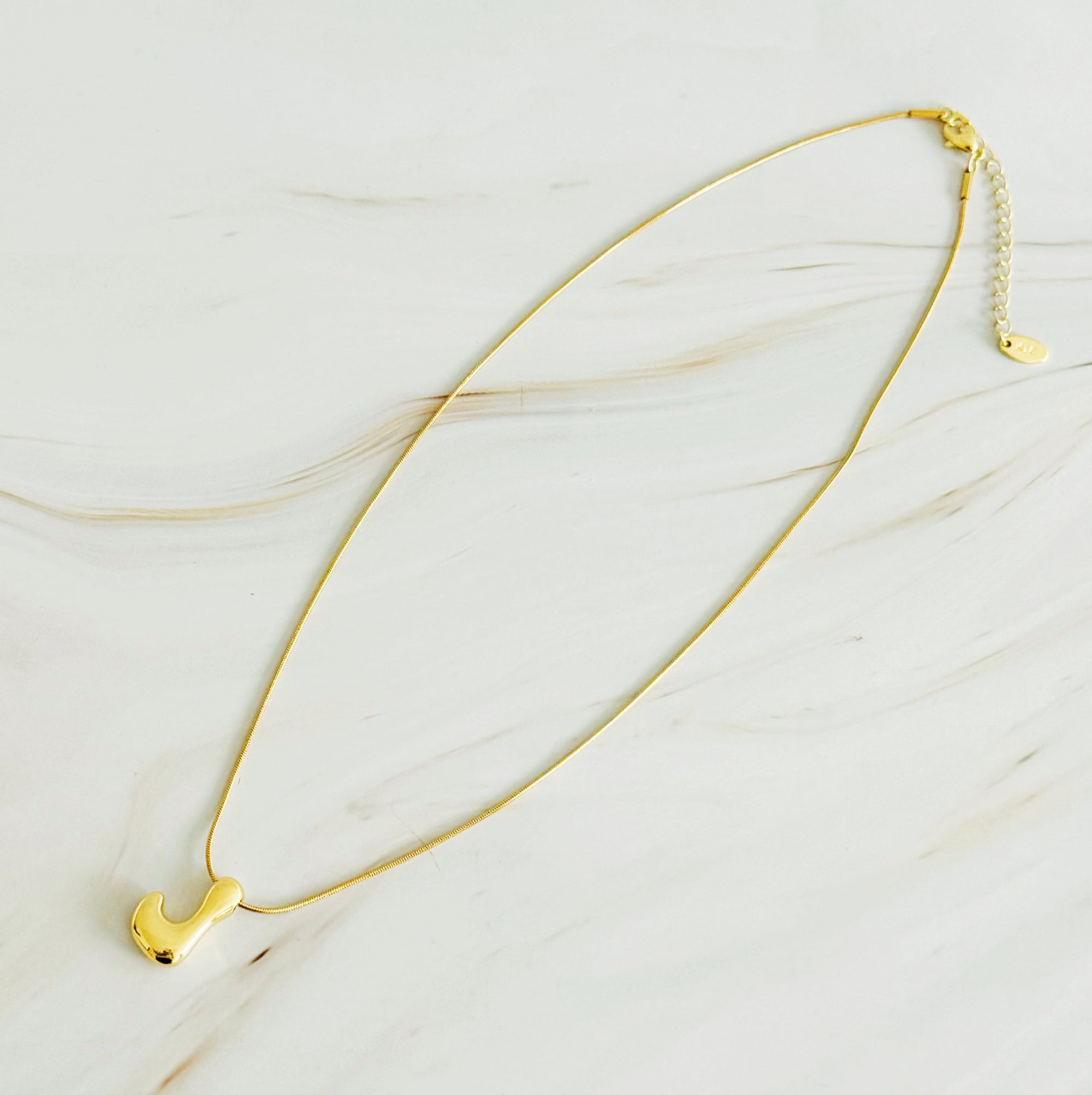 Balloon Letter Initial Necklace – 18K Gold‑Plated Brass Initial Pendant on 16″ Chain with 2″ Extender Lysandra Luxe