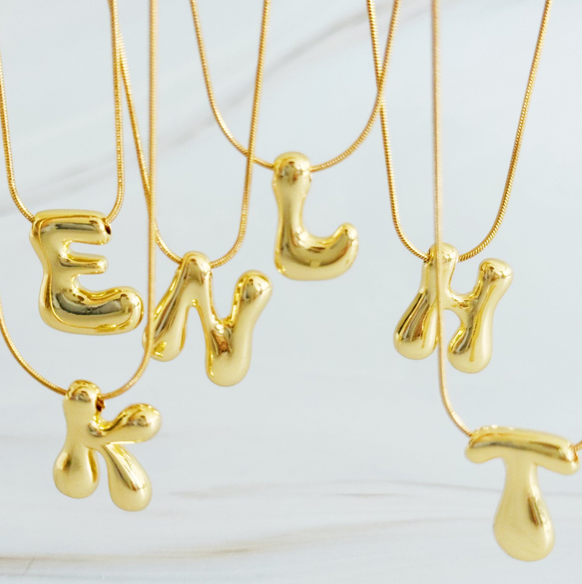 Balloon Letter Initial Necklace – 18K Gold‑Plated Brass Initial Pendant on 16″ Chain with 2″ Extender Lysandra Luxe
