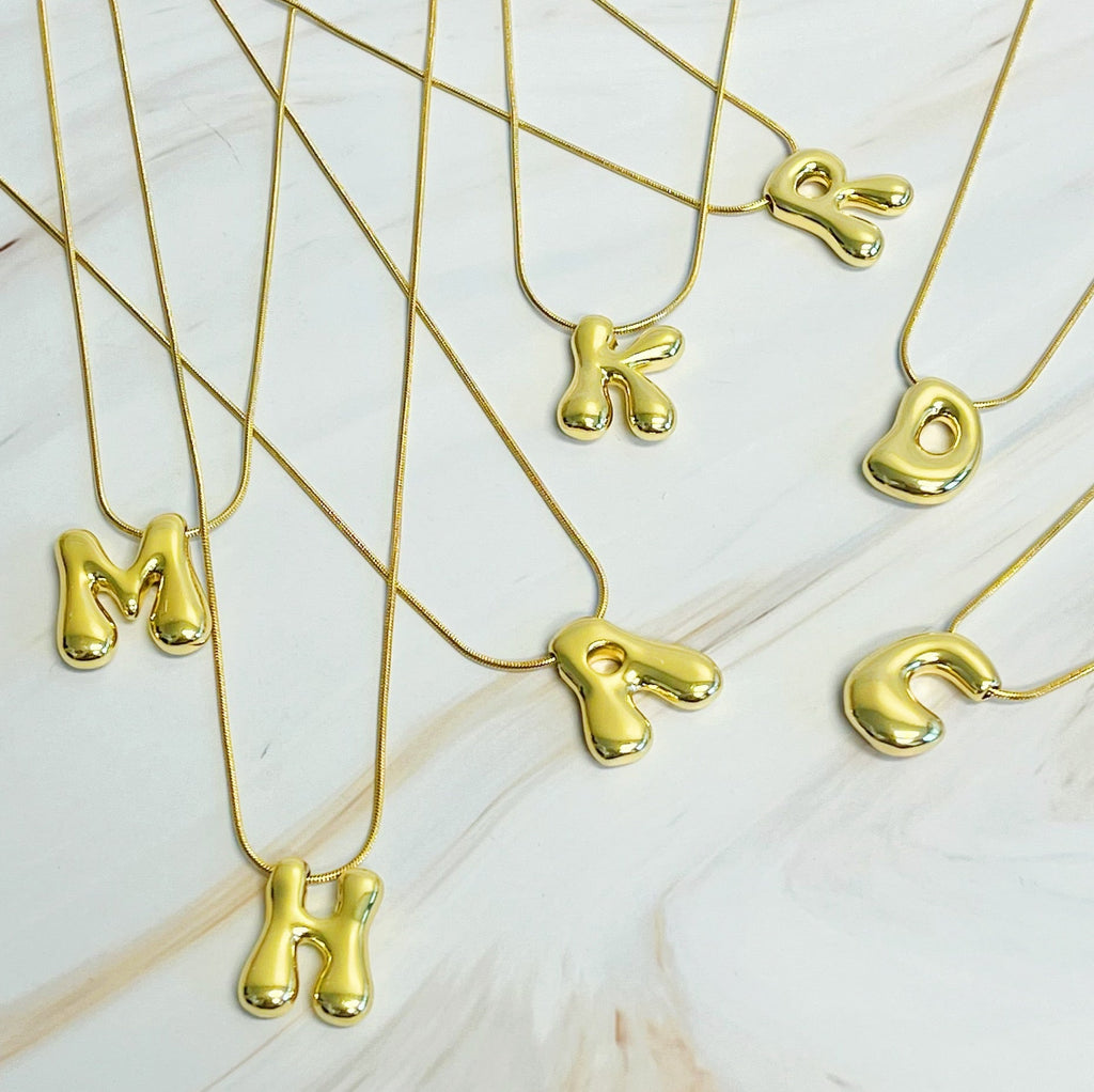 Balloon Letter Initial Necklace – 18K Gold‑Plated Brass Initial Pendant on 16″ Chain with 2″ Extender Lysandra Luxe