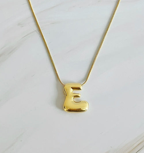 Balloon Letter Initial Necklace – 18K Gold‑Plated Brass Initial Pendant on 16″ Chain with 2″ Extender Lysandra Luxe