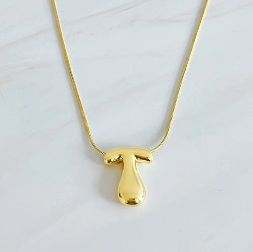 Balloon Letter Initial Necklace – 18K Gold‑Plated Brass Initial Pendant on 16″ Chain with 2″ Extender Lysandra Luxe