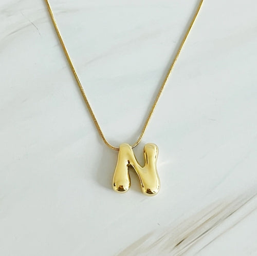 Balloon Letter Initial Necklace – 18K Gold‑Plated Brass Initial Pendant on 16″ Chain with 2″ Extender Lysandra Luxe