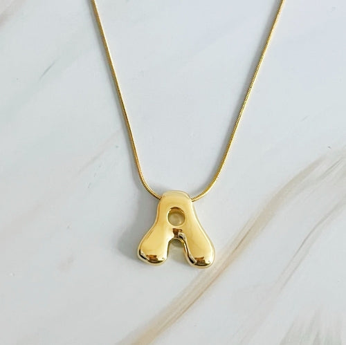 Balloon Letter Initial Necklace – 18K Gold‑Plated Brass Initial Pendant on 16″ Chain with 2″ Extender Lysandra Luxe