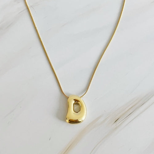 Balloon Letter Initial Necklace – 18K Gold‑Plated Brass Initial Pendant on 16″ Chain with 2″ Extender Lysandra Luxe