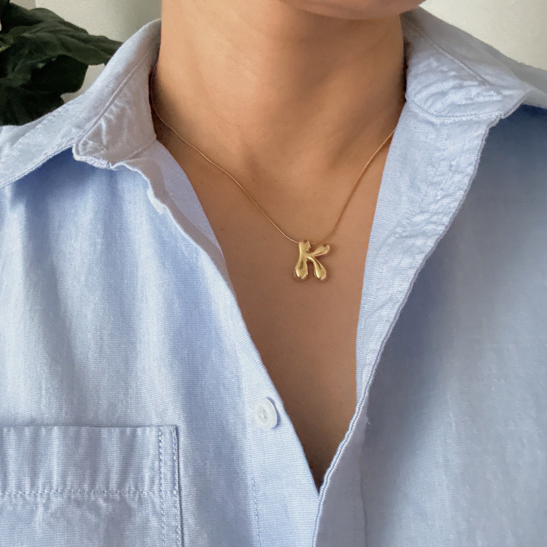 Balloon Letter Initial Necklace – 18K Gold‑Plated Brass Initial Pendant on 16″ Chain with 2″ Extender Lysandra Luxe