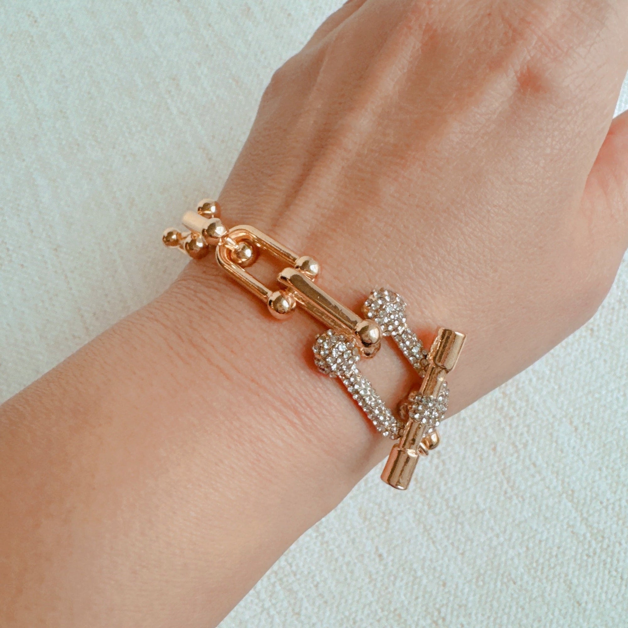 Pavé Toggle U Chain Link Bracelet – Modern Statement Bracelet with Sparkling Accents Lysandra Luxe